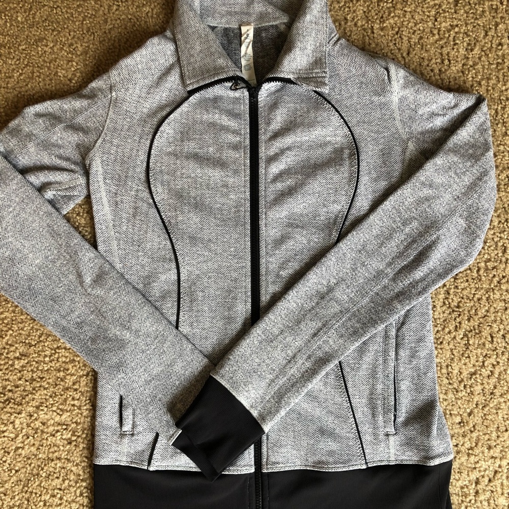 Lululemon size 8 nice asana jacket.